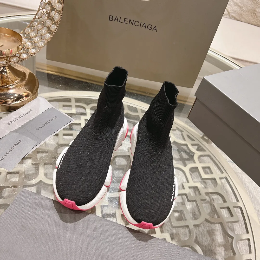 👟👟Ex-factory price 520👟👟 【Balencia**】The latest ✅SPEED2.0 multi-compression molded combination outsole from Paris* ✅ ⚠️Balencia’s top couple socks and shoes❗️ 🌟Original purchase and development! The top version on the market, with upgraded quality, every detail including packaging is compared to ZP! Newly upgraded TPU vacuum molded combination outsole! More comfortable and easy to wear! 3D knitted fabric is breathable and does not deform! The logo is the same as the original one, please distinguish it from the market currency! ⚠️Balenciaga’s latest packaging! 🔸Couple size SIZE: 35-42 (can be customized from 41)